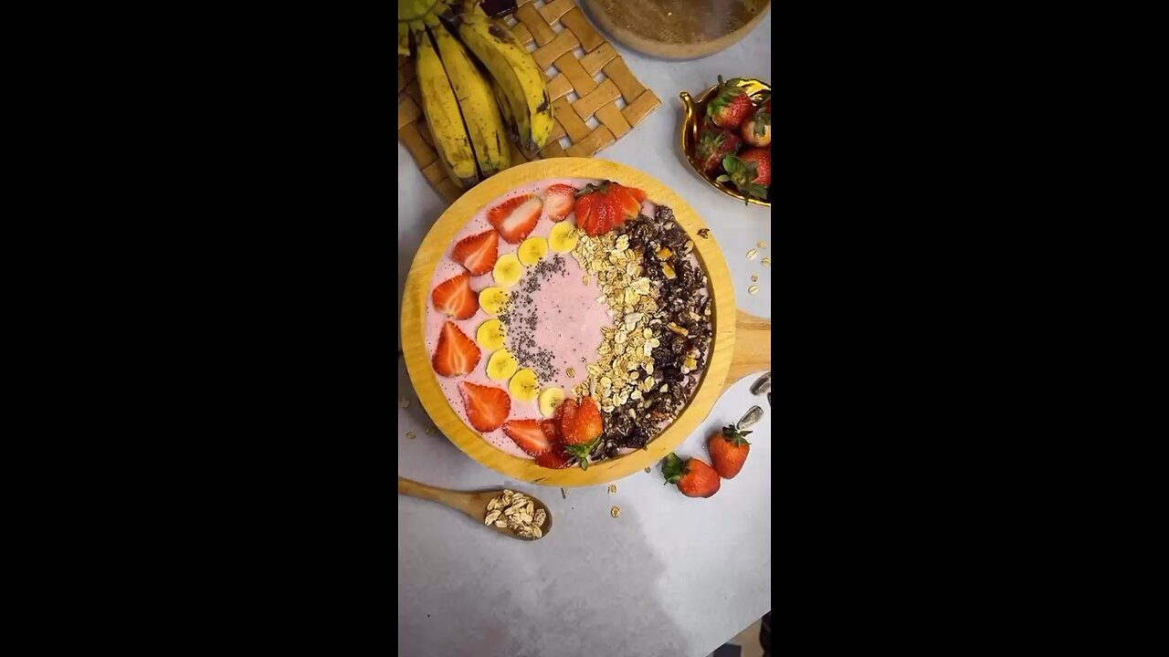 Strawberry Oatmeal smoothie bowl recipe