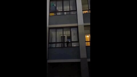 Wir werden beobachtet.
