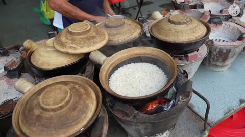 Drool Worthy ! Most Famous Claypot Chicken Rice in Malaysia