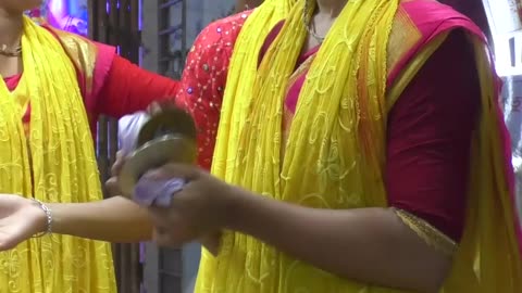 আগু-পিছু বাজনা দেখলাম সখির