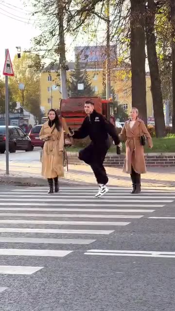 🚦 When the Street Becomes a Stage! 💃🔥