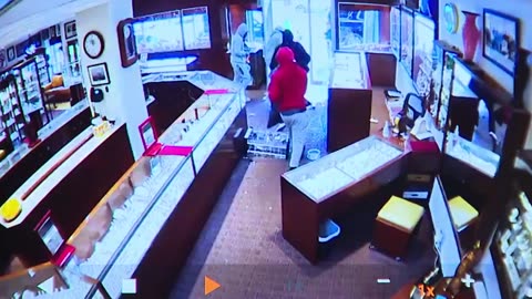 Gang of thugs steal $2M worth of jewelry in brazen Seattle robbery