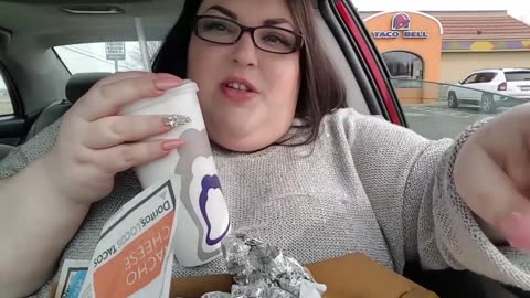 FB_2017_03_01_(1)_Taco Bell Mukbang Naked Chalupa Review