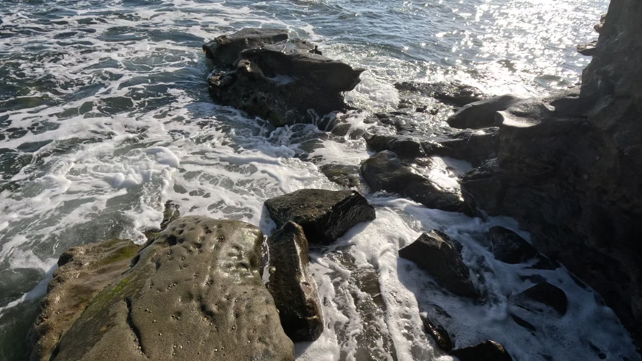 Hangout - Chill Waves Over SandStone Reef #waves #lajolla #sandiego