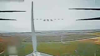 🤬 Russian FPV drone attacks one of the windmills of the Ochakiv wind farm in the Mykolaiv