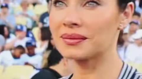 Cristiano Ronaldo Explains Why He Proposed To Georgina With A Huge $5....mp4