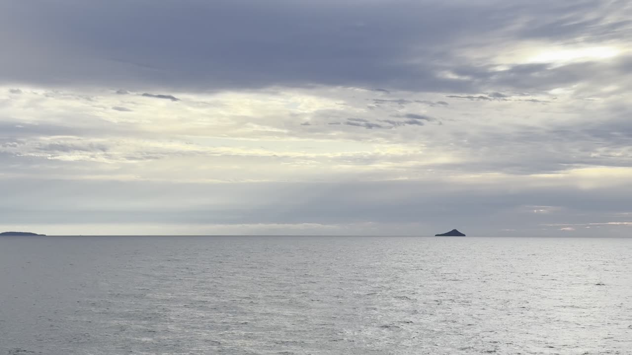 Sailing the Open Sea – A Journey into Endless Blue