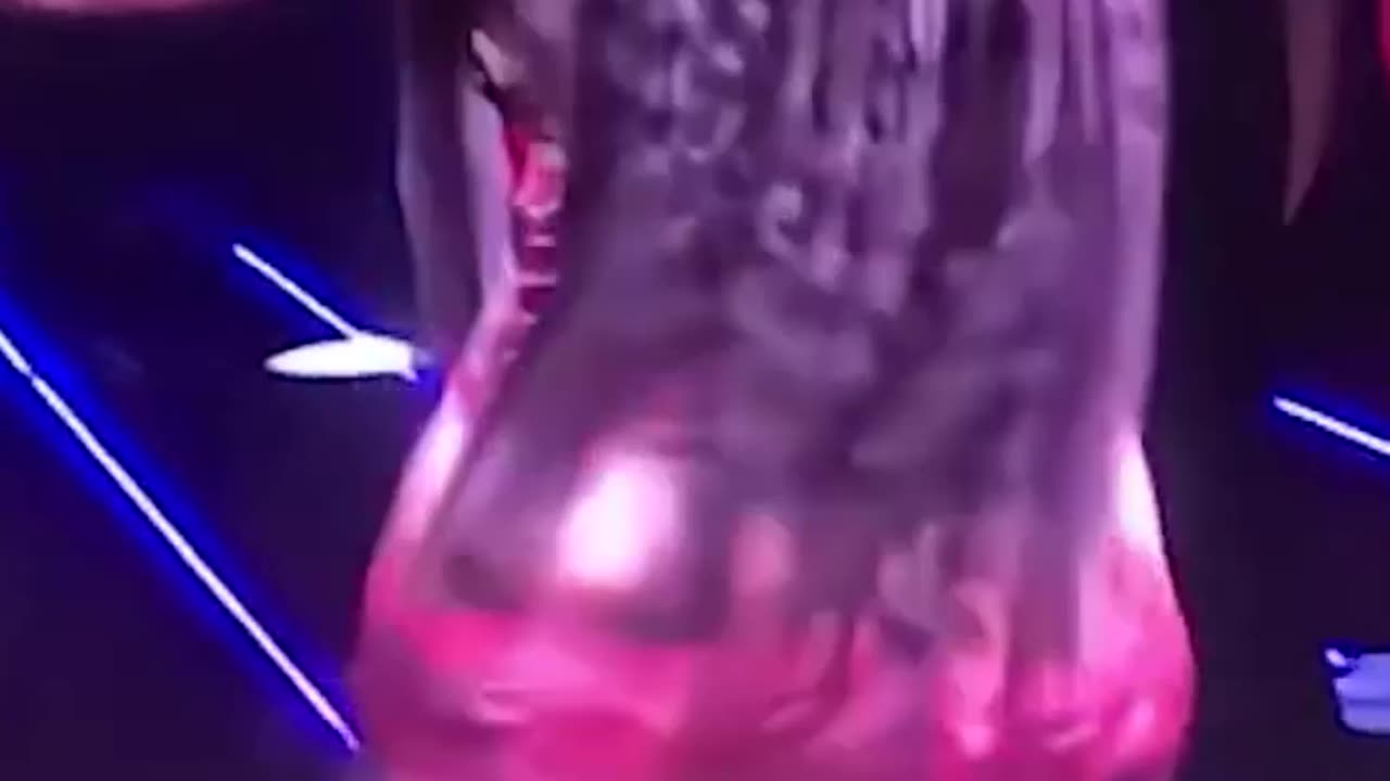 Shaking Queen 🔥 2025