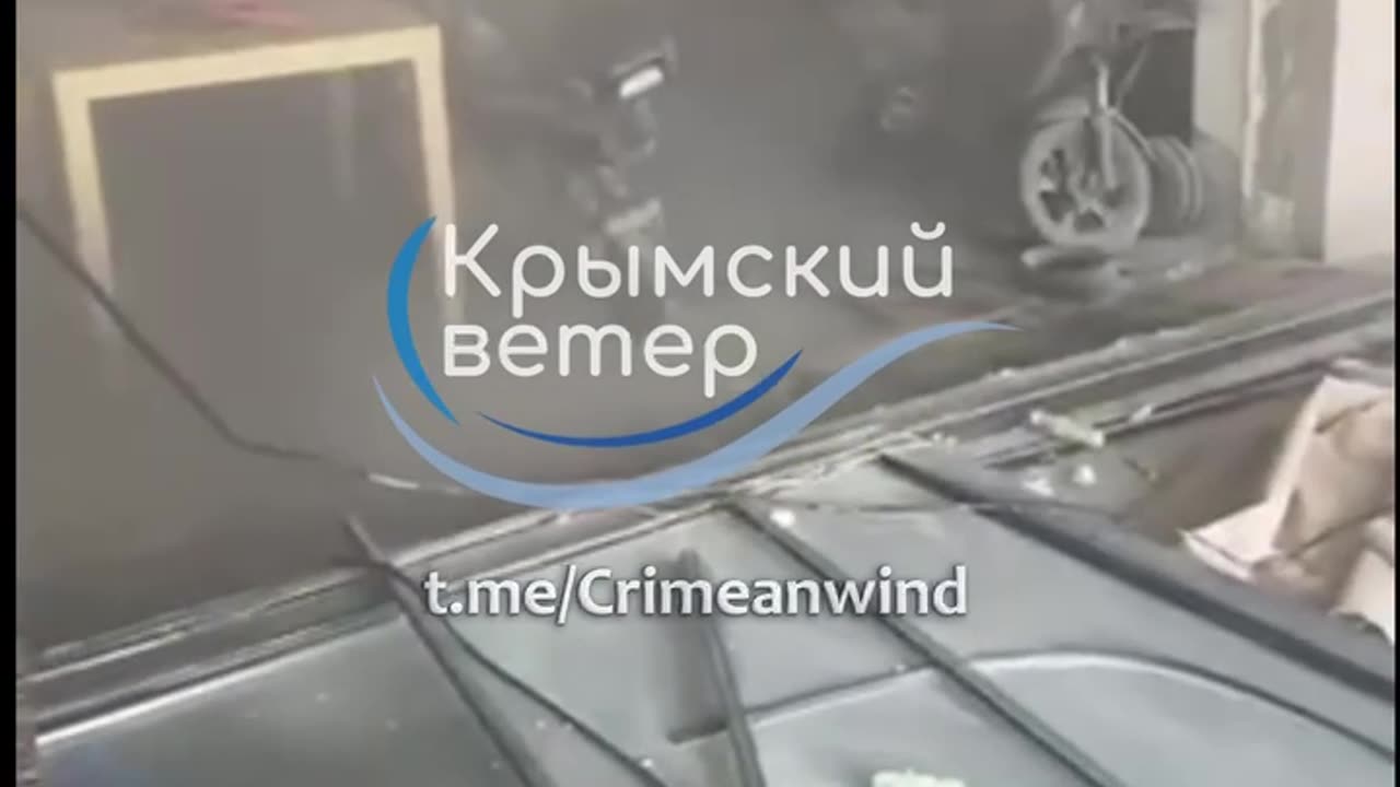 🛴🤔 An explosion occurred in a store on Primorsky Beach in Yalta, Crimea. It was a scooter rental.
