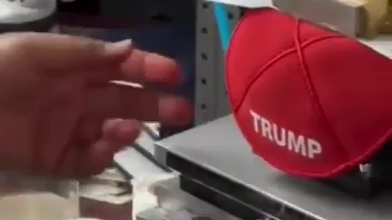 I cappelli MAGA sono dei Kippah