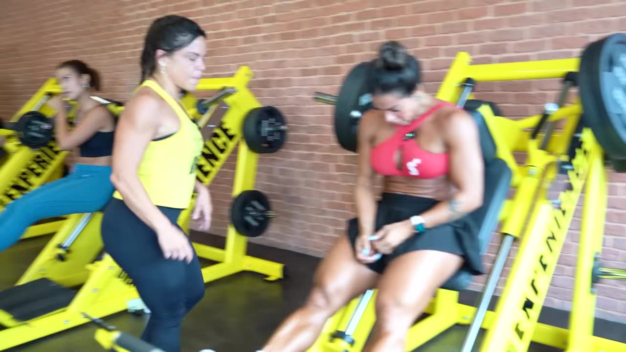Quads w Carol at DNA GYM in Brazil...