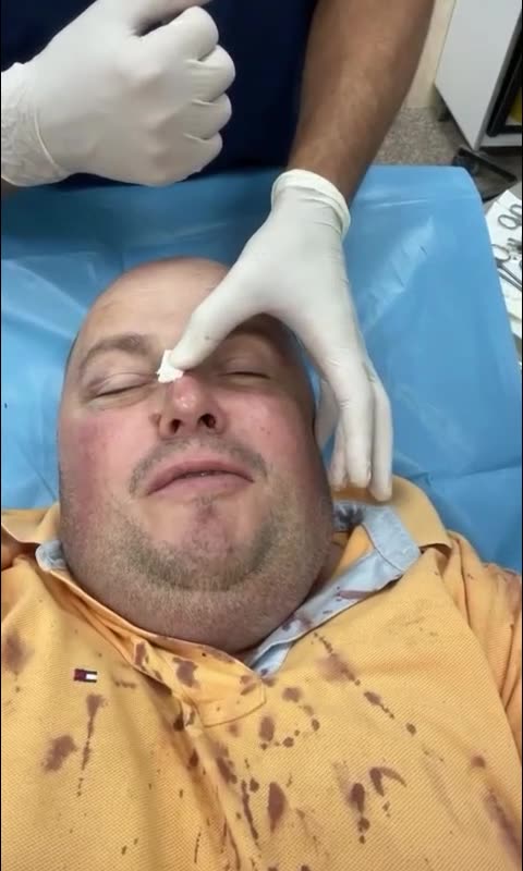 “Pse bëni zhurmë në lokal? Dhunohet personazhi i njohur në rrjetet sociale dhe babai i tij