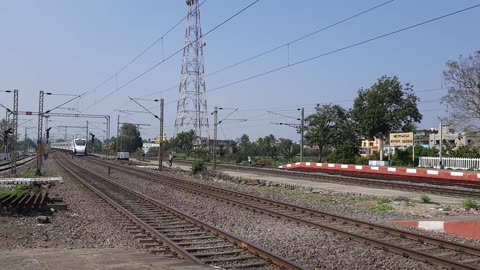 Ranchi Howrah Vande Bharat Express High Speed Crossing