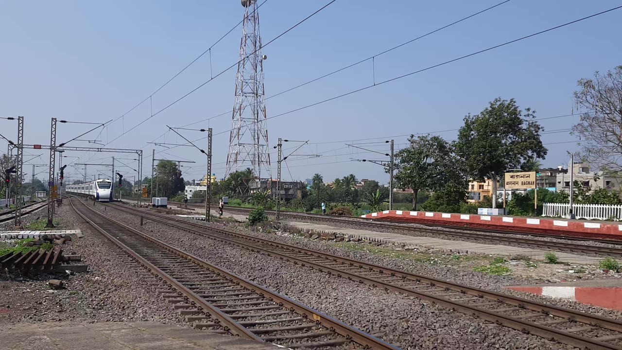 Ranchi Howrah Vande Bharat Express High Speed Crossing
