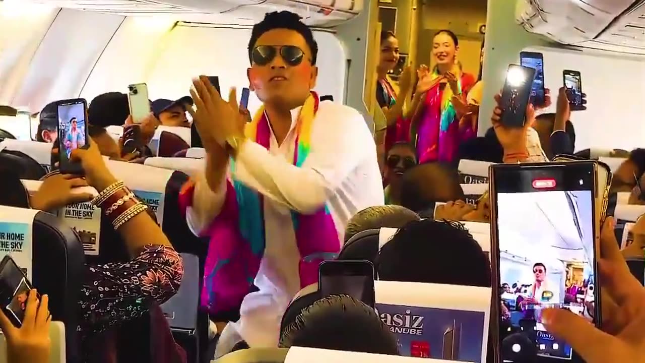 Spicejet के फ्लाइट में Holi सेलिब्रेशन, सुरक्षा पर उठे सवाल पर कंपनी की सफाई, फ्लाइट ग्राउंड पर था
