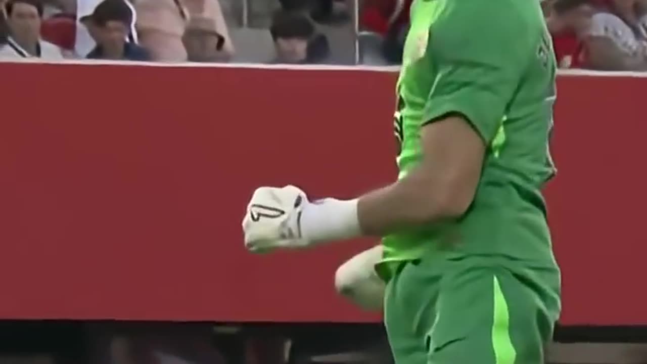 Barça shpartallon Mallorcan, Muriqi e nis me karton të kuq sezonin e ri