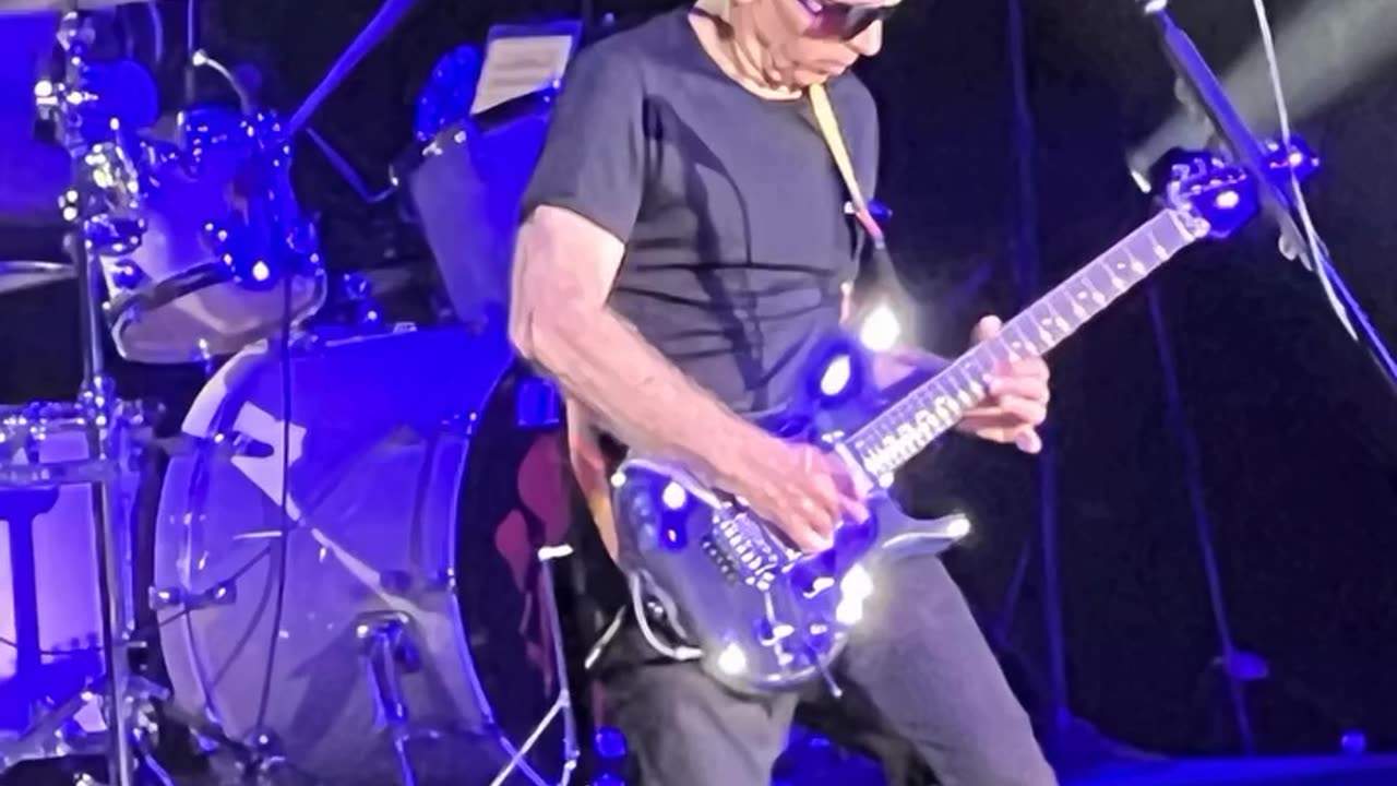 Happy Birthday to JOE SATRIANI ...