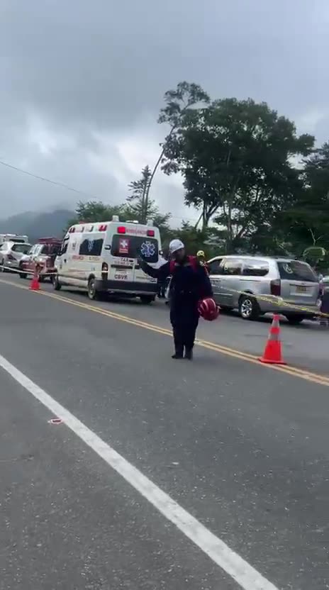 Tragjedi në Kolumbi! Autobusi me nxënës bien ë greminë, humbin jetën 10 persona