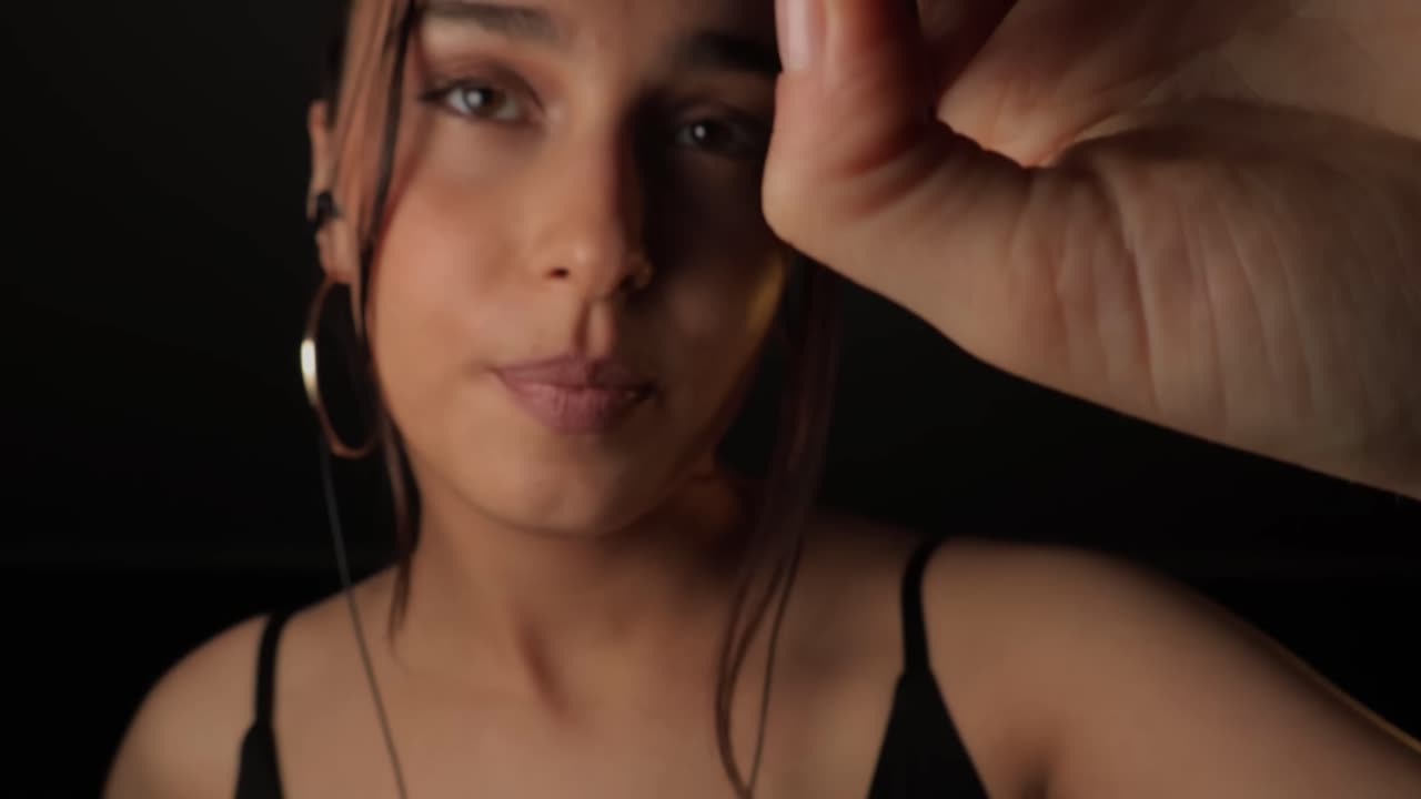 [ASMR] Face Touching, Brushing & Hand Movements [with tsk, tsu, shoo sounds]