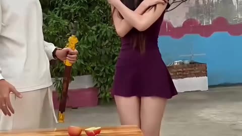 One Slice for the Apple… Oops, Wrong Target! 😬🍎 #FunnyShorts