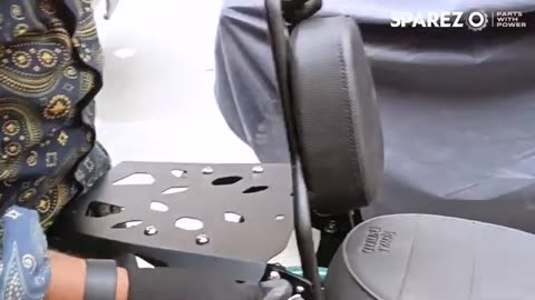 Royal Enfield BEAR 650 | Luggage Rack With Sissy Bar | Unboxing and Installation - SPAREZO