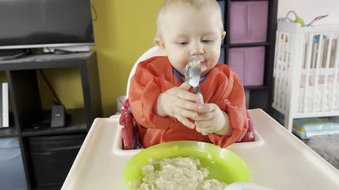 Baby Kayla’s First Time Trying Mashed Bananas 🍌 | Adorable Reaction! ❤️