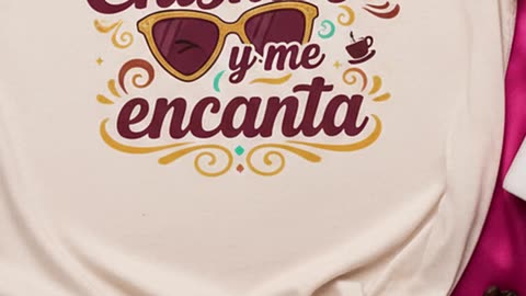 Soy la tía chismosa y no me importa quien lo sepa, me encanta vivir así #latinastyle #funnytshirt
