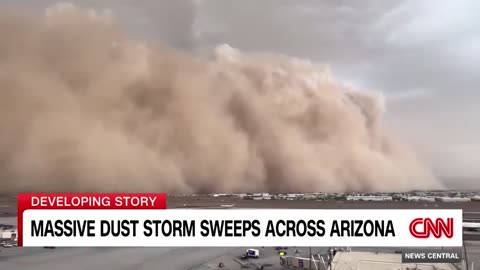 Massive wall of dust sweeps through Arizona