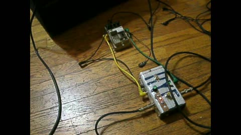 Feedback Looper Harsh Noise Experimental Demonstration