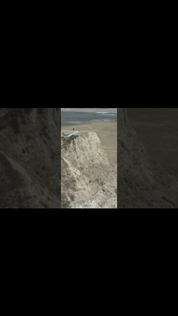 Badlands Traveller airplane cliff dive #airplane #bushplane #stol #pilot