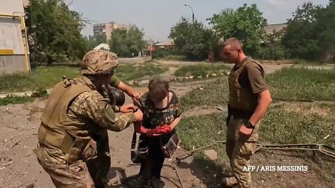 Бої у Луганській області. Серед постраждалих – місцеві жителі.