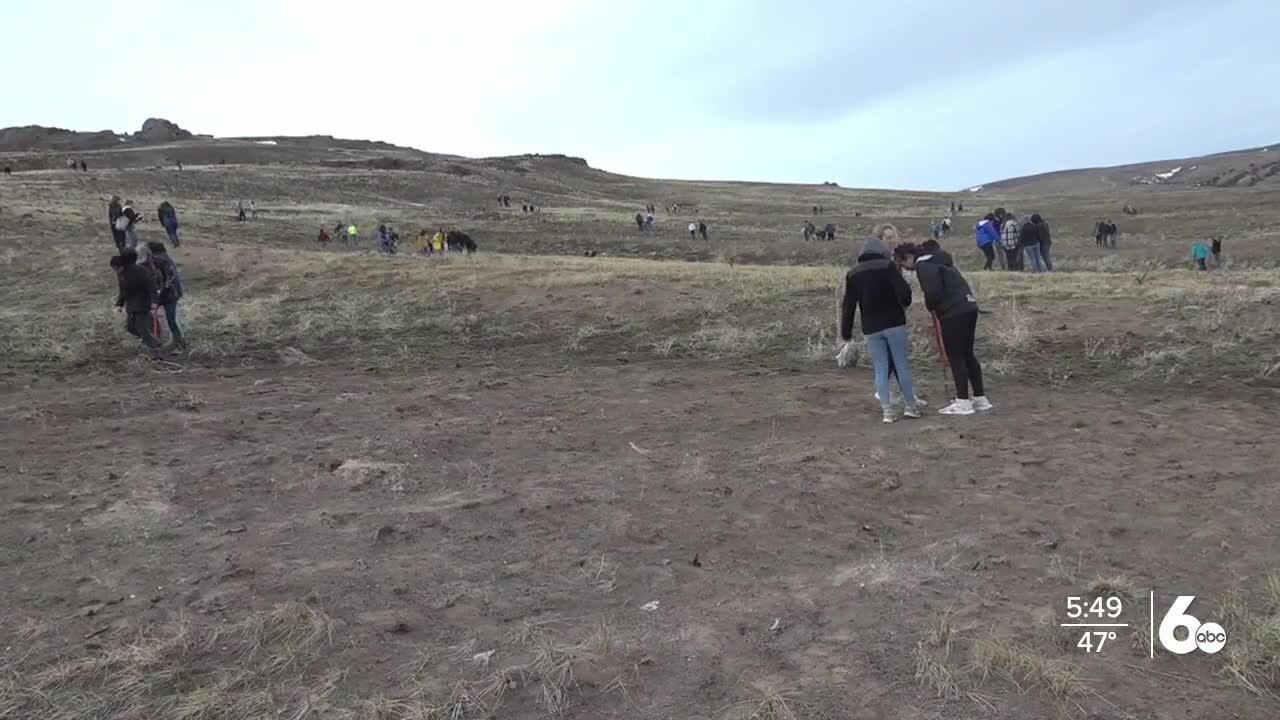 Students join Idaho Fish and Game in South Hills planting project