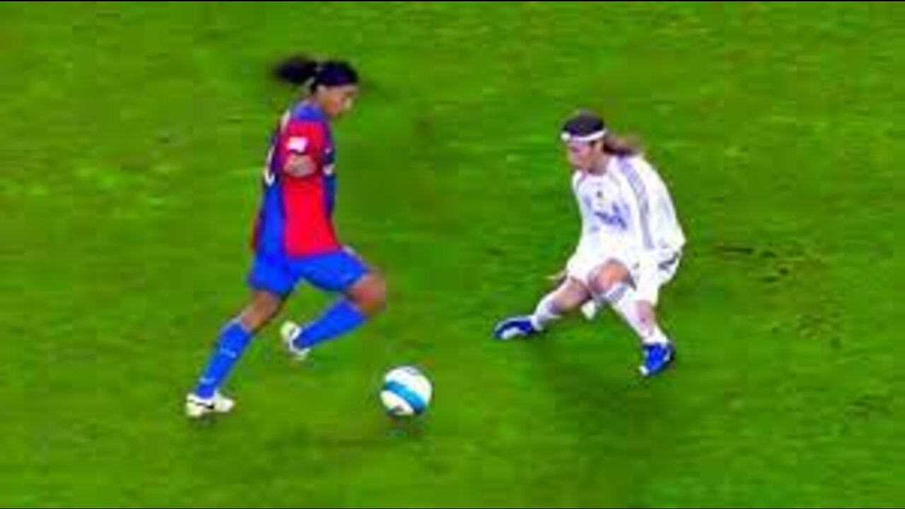 🔴🔴15 LEGENDARY PLAYS OF RONALDINHO GAÚCHO🔴🔴