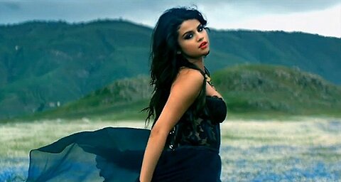 Selena Gomez - Come And Get It (lyrics)