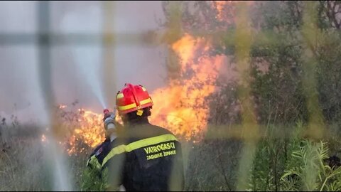 Požar u Gaženici u blizini trajektne luke