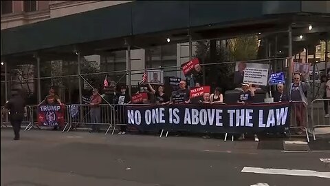 10's of protesters out in NYC 😆