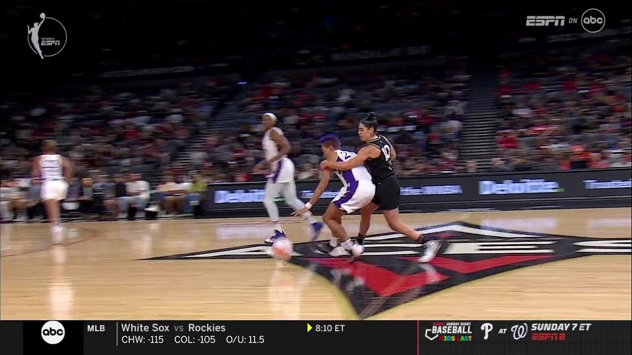 😳 Kelsey Plum FLAGRANT + Clarendon TECHNICAL After Exchanging Shoves! | Las Vegas Aces vs LA Sparks