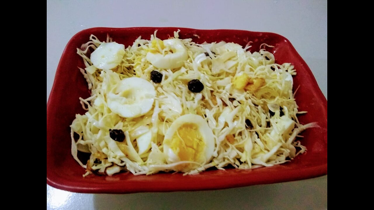 SALADA DE REPOLHO COM OVOS