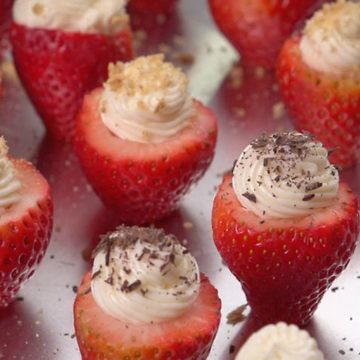 Cheesecake-Stuffed Strawberries