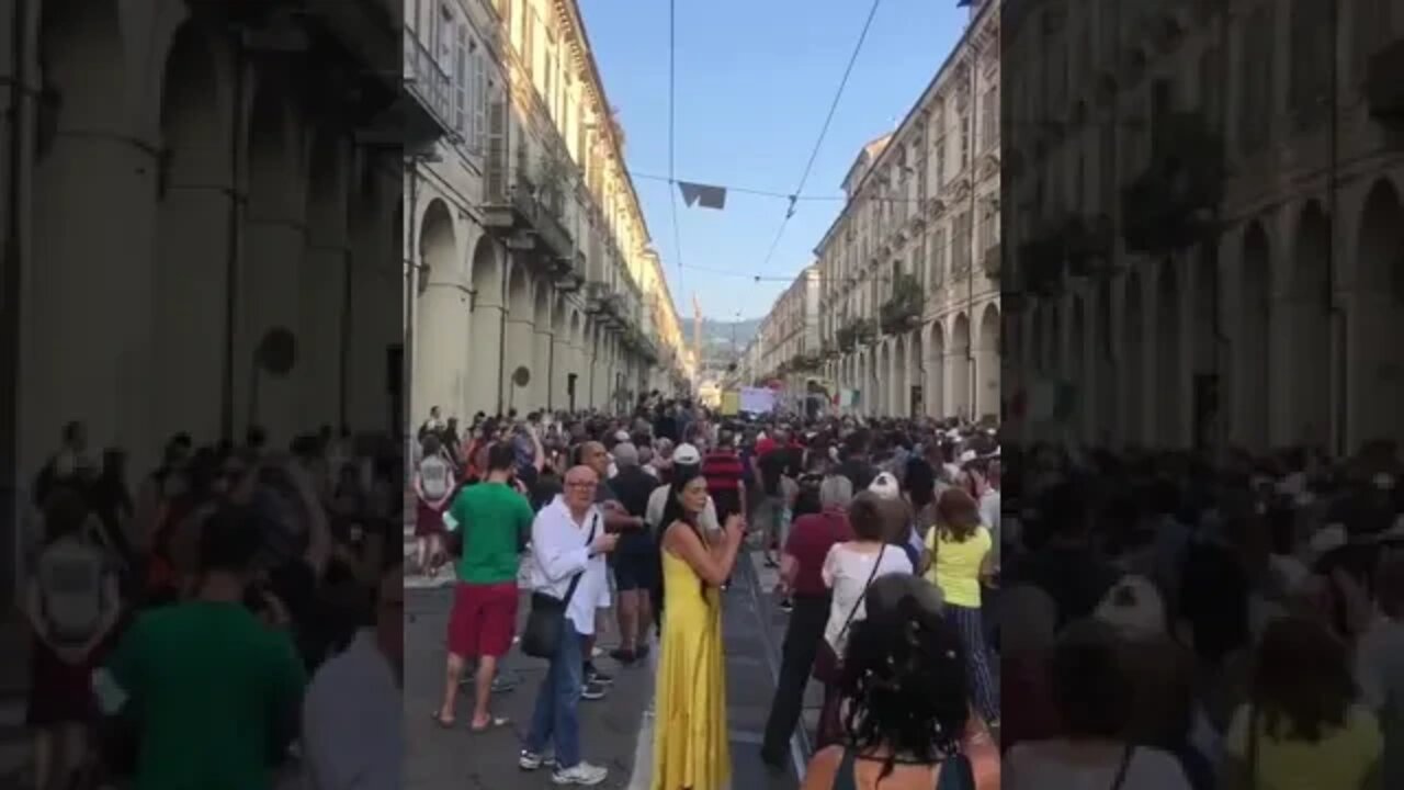 Manifestazione contro green pass Torino agosto 2021