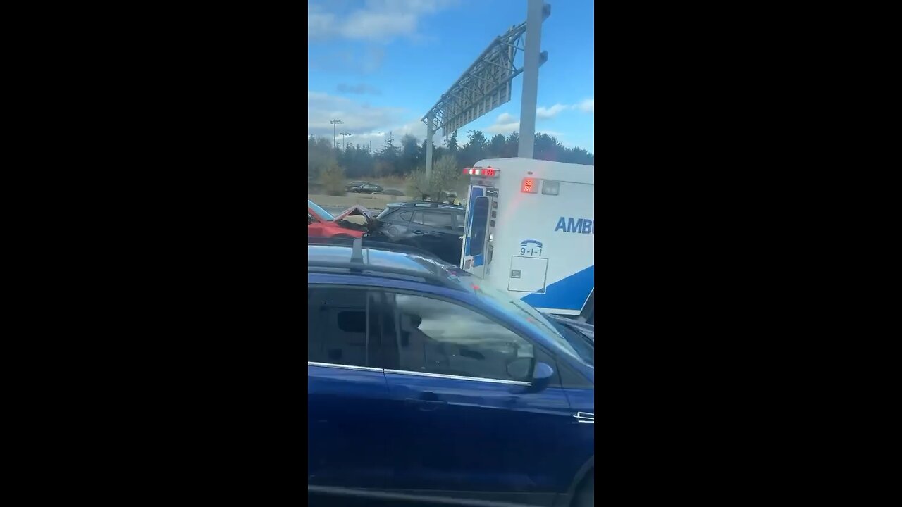 Pile up On Highway 401 Toronto