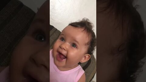 Olha que linda - Look how beautiful - देखो कितना सुंदर है - انظروا كم هو جميل - Mira que hermosa