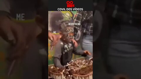 que maldade fizeram com o garotinho 😂😂