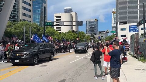 Donald Trump Rush By Protester After Leaving Miami Court In Miami!