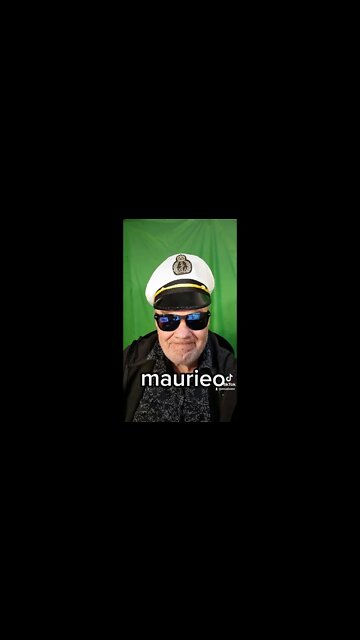 maurieo #shorts HOW DO YOU TAKE A SHOWER?