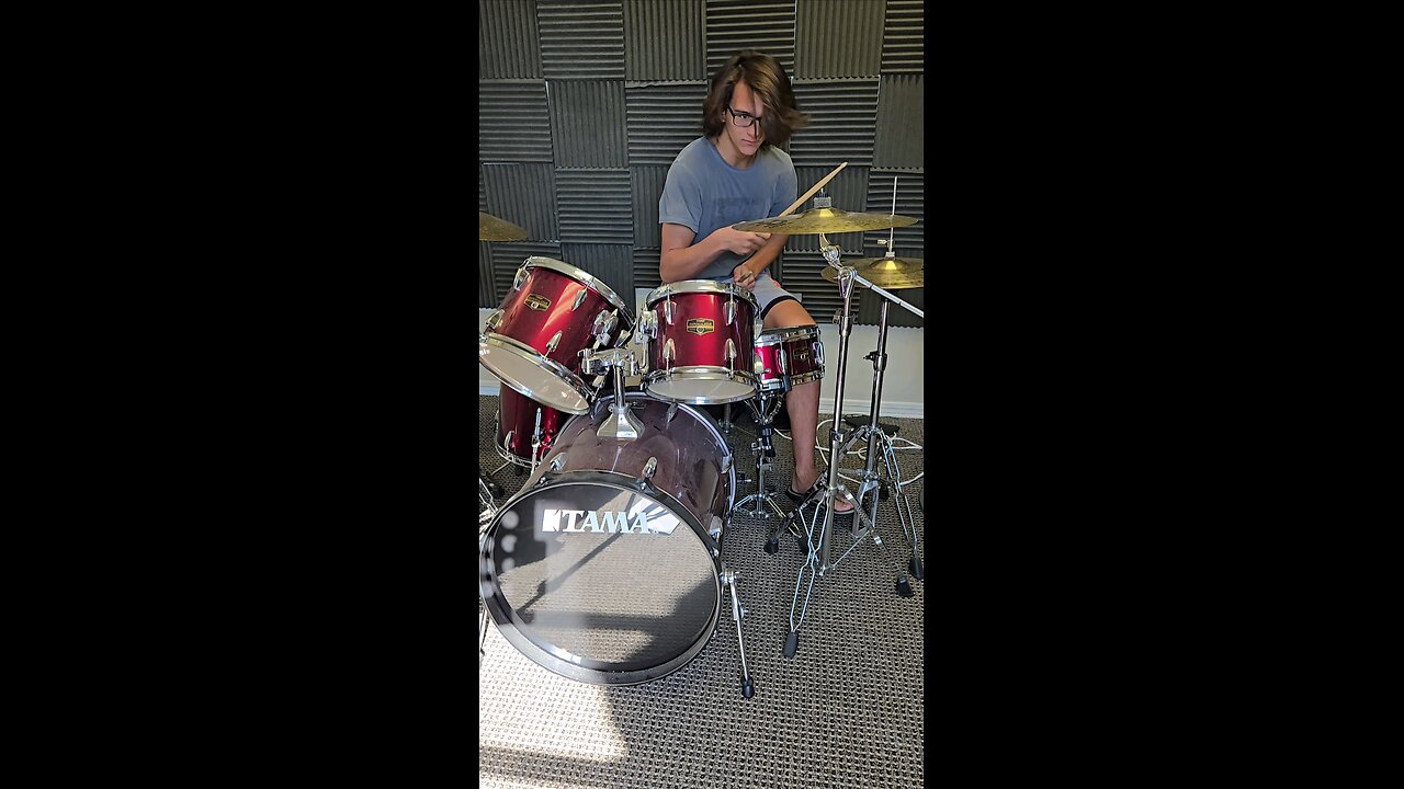 Building up speed on the drums fr