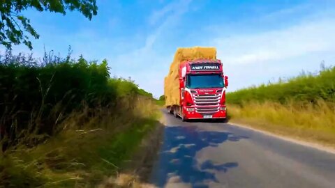 Narrow escape for cyclist on quiet country road. YD16 EWP doesn’t slowdown