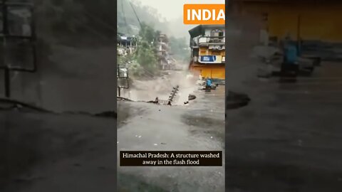 PERDIERON SU CASA LAS INUNDACIONES NO DAN TREGUA EN LA INDIA