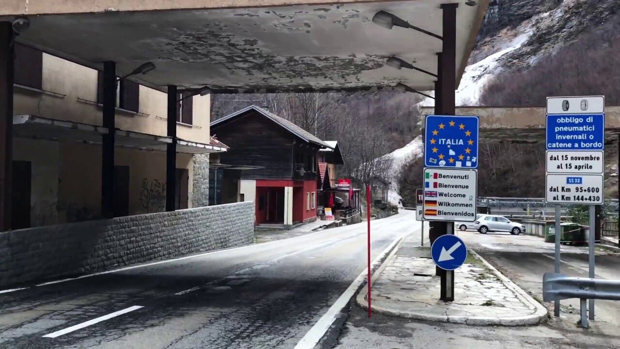 CONFRONTO STRADE ITALIA-SVIZZERA Ritorno in Svizzera,passando per la SS33 del Sempione,che collega il Piemonte(Verbania-Cusio) con il Canton Vallese in Svizzera DOCUMENTARIO CONFINE SVIZZERA-PIEMONTE