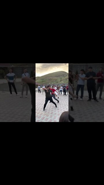Парни круто танцуют - Чеченскую лезгинку 2022
